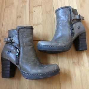 Born Women’s Boots Size 6